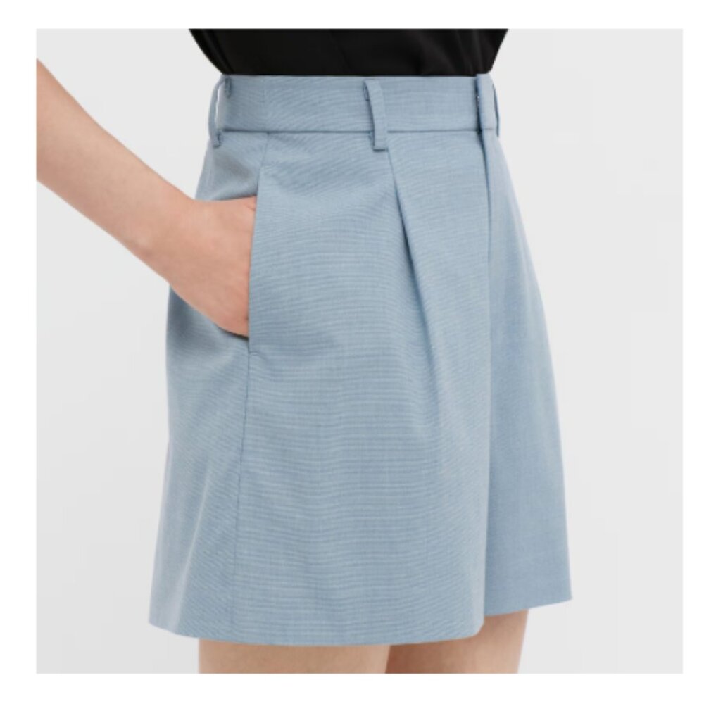 UNIQLO Smart Pleated Shorts in Light Dusty Blue Size L
